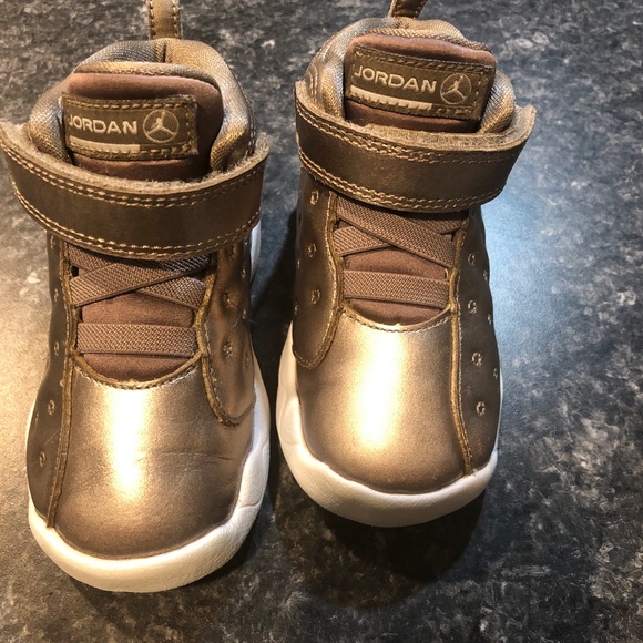 Jordan Other - Jordan’s gold toddler girls 7c